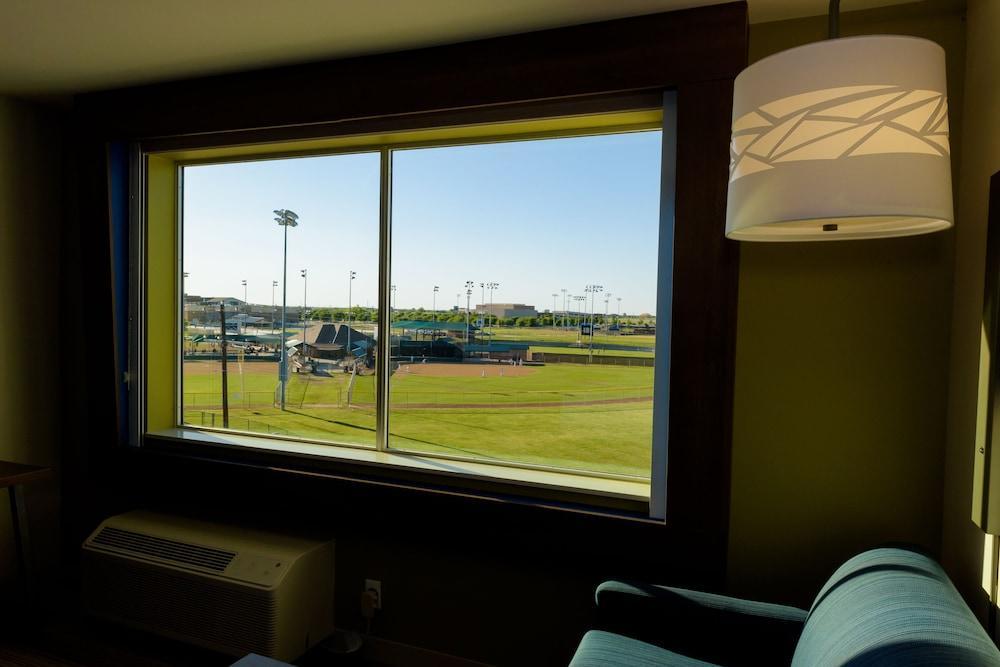 Holiday Inn Express & Suites Mckinney - Frisco East By Ihg Exteriér fotografie